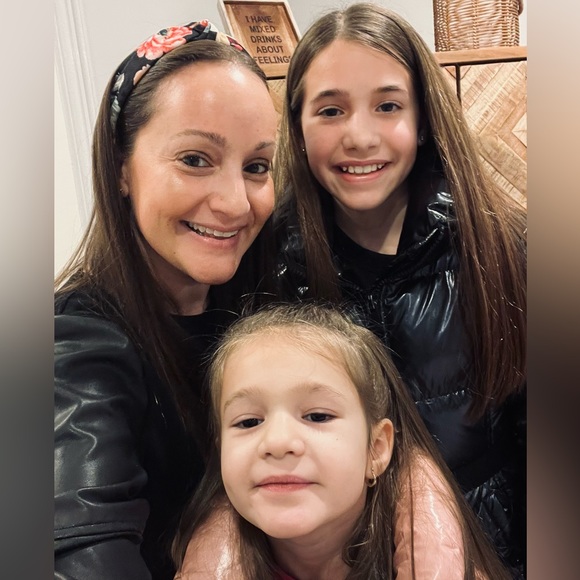 Meet your Posher, Alix - Picture 1 of 1